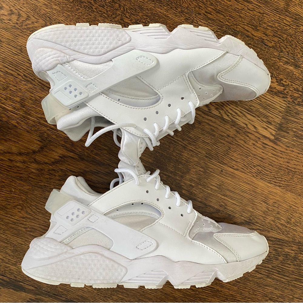 Women’s Nike Air Hurache - Picture 6 of 6